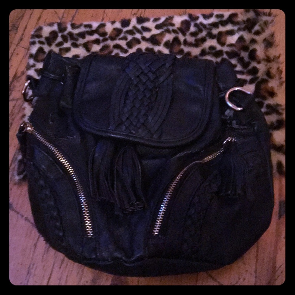 Street Level black leather bag!!